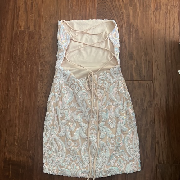 was worn once , size 6 - Picture 3 of 3